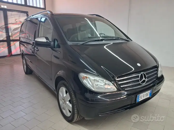 Mercedes-Benz Viano 2010 photo 2