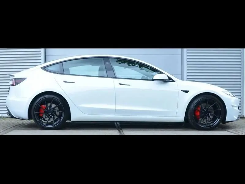 Tesla Model 3 2025 photo 3