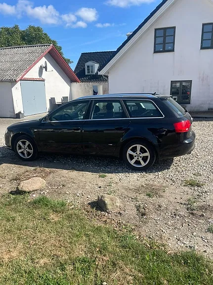 Audi A4 2008 photo 2