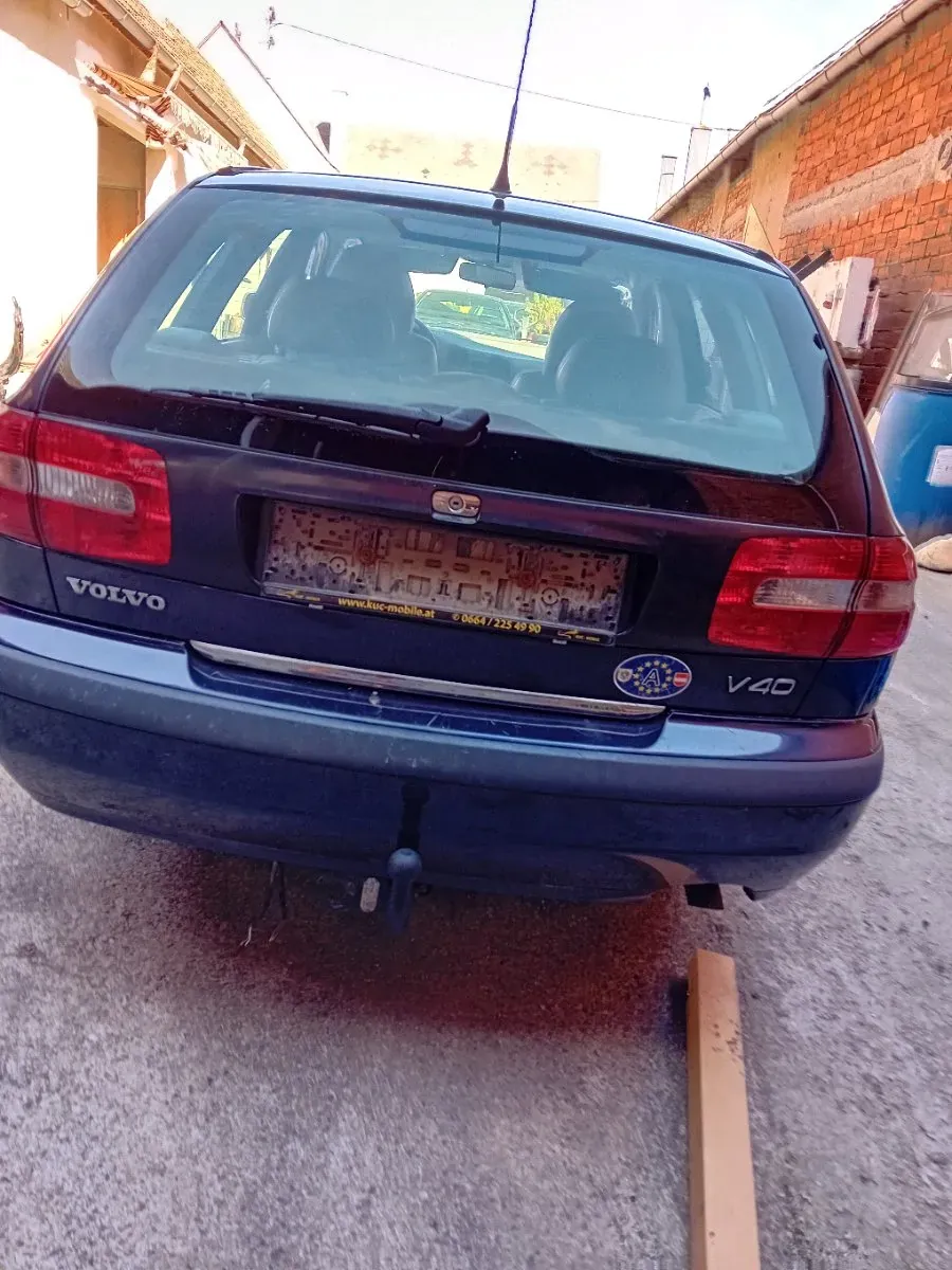 Volvo V40 2002 photo 2