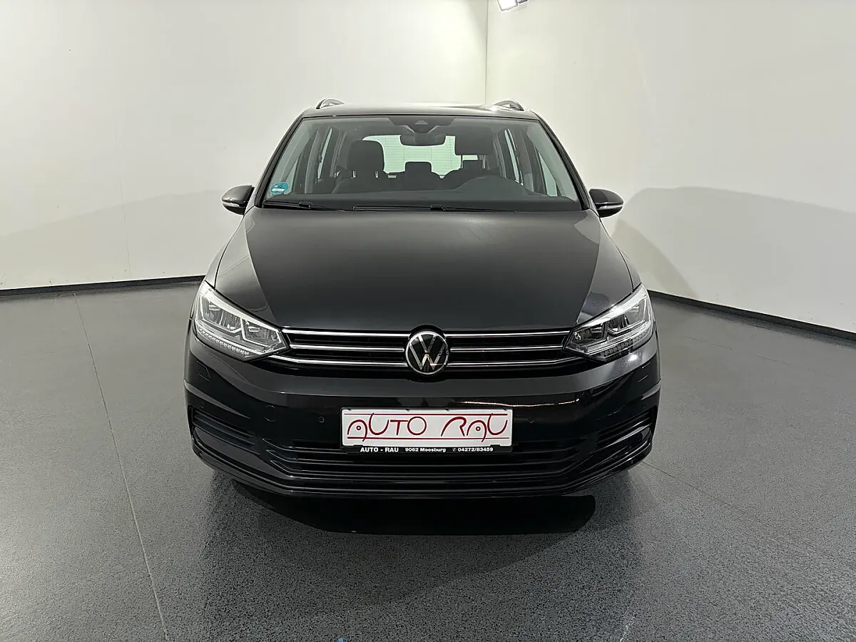 Volkswagen Touran 2023 photo 2
