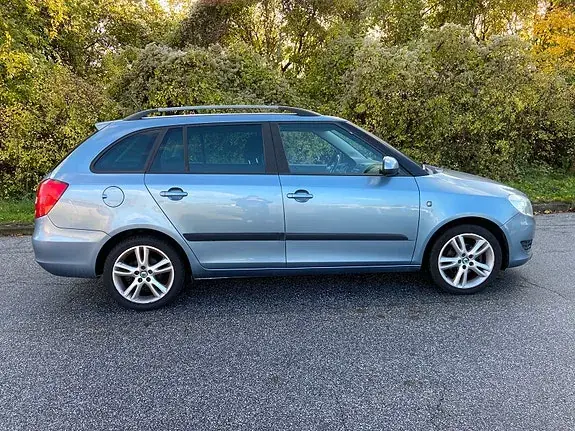 Skoda Fabia 2011 photo 5