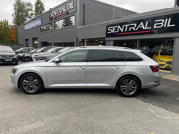 Skoda Superb 2019 photo 5