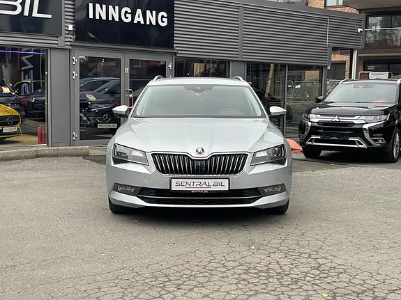 Skoda Superb 2019 photo 4