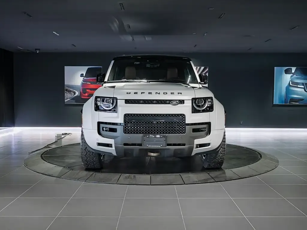 Land Rover Defender 2026 photo 2