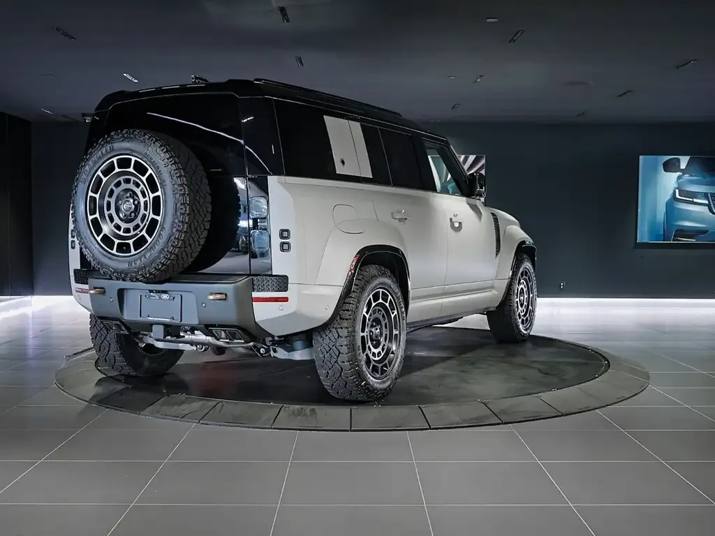 Land Rover Defender 2026 photo 5