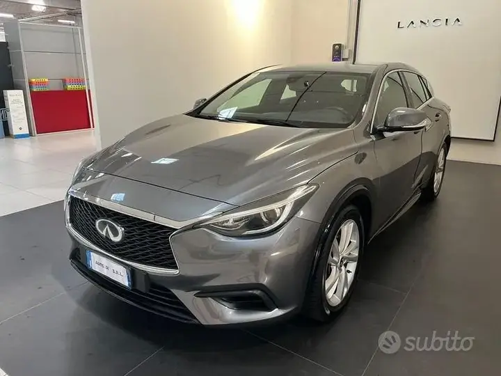 Infiniti Q30