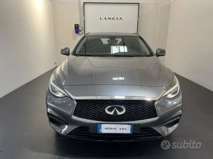 Infiniti Q30 2017 photo 2