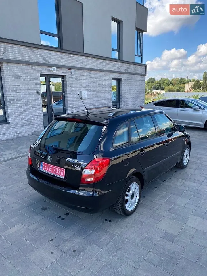 Skoda Fabia 2008 photo 5