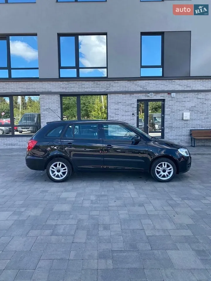 Skoda Fabia 2008 photo 4