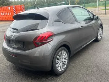 Peugeot 208 2018 photo 3