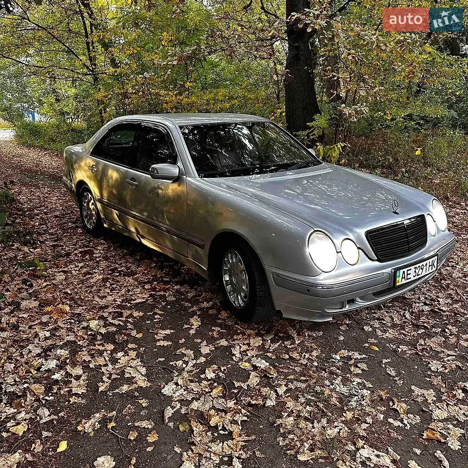 Mercedes-Benz E-Class 2001 photo 2
