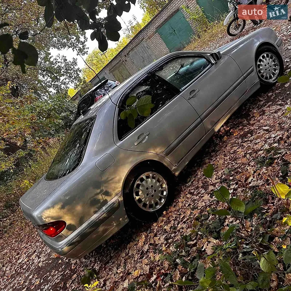 Mercedes-Benz E-Class 2001 photo 3