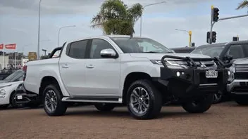 Mitsubishi Triton 2023 photo 4