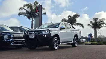 Mitsubishi Triton 2023 photo 2