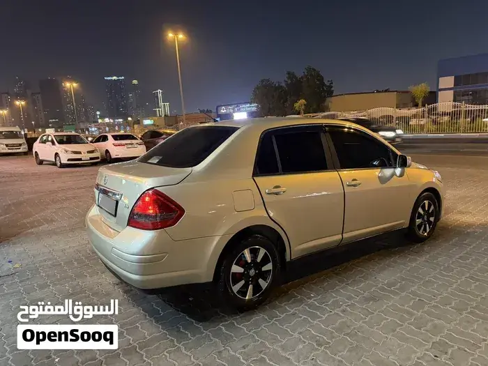 Nissan Tiida 2011 photo 3