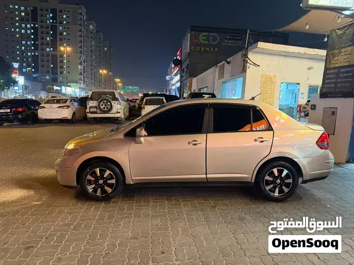 Nissan Tiida 2011 photo 2