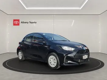 Toyota Yaris 2023 photo 2