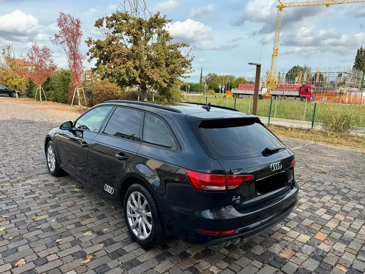 Audi A4 2017 photo 2