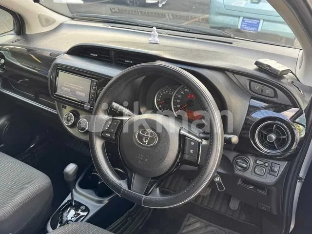 Toyota Vitz 2017 photo 5