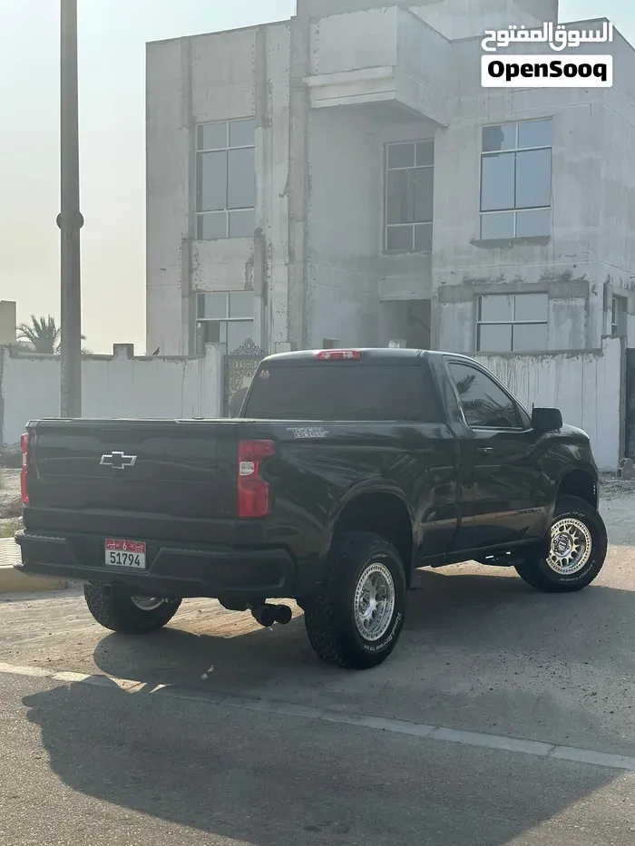 Chevrolet Silverado 2025 photo 2
