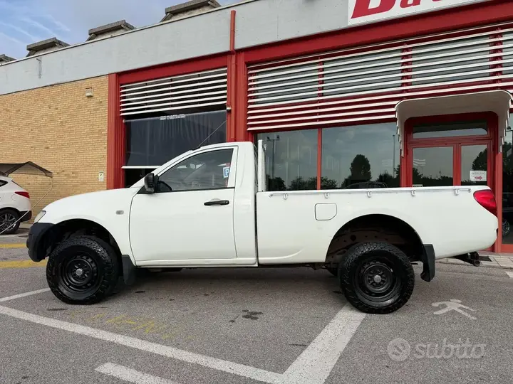 Mitsubishi L200 2013 photo 3