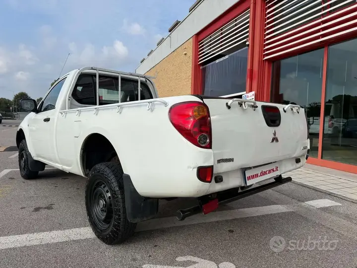 Mitsubishi L200 2013 photo 5