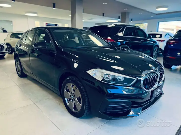 BMW 118D 2022 photo 3