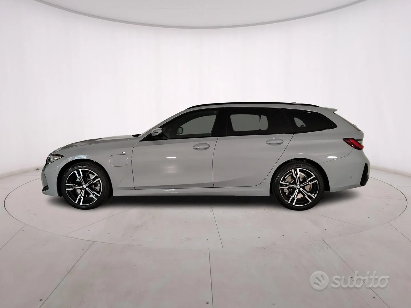 BMW 3 Series 2023 photo 3