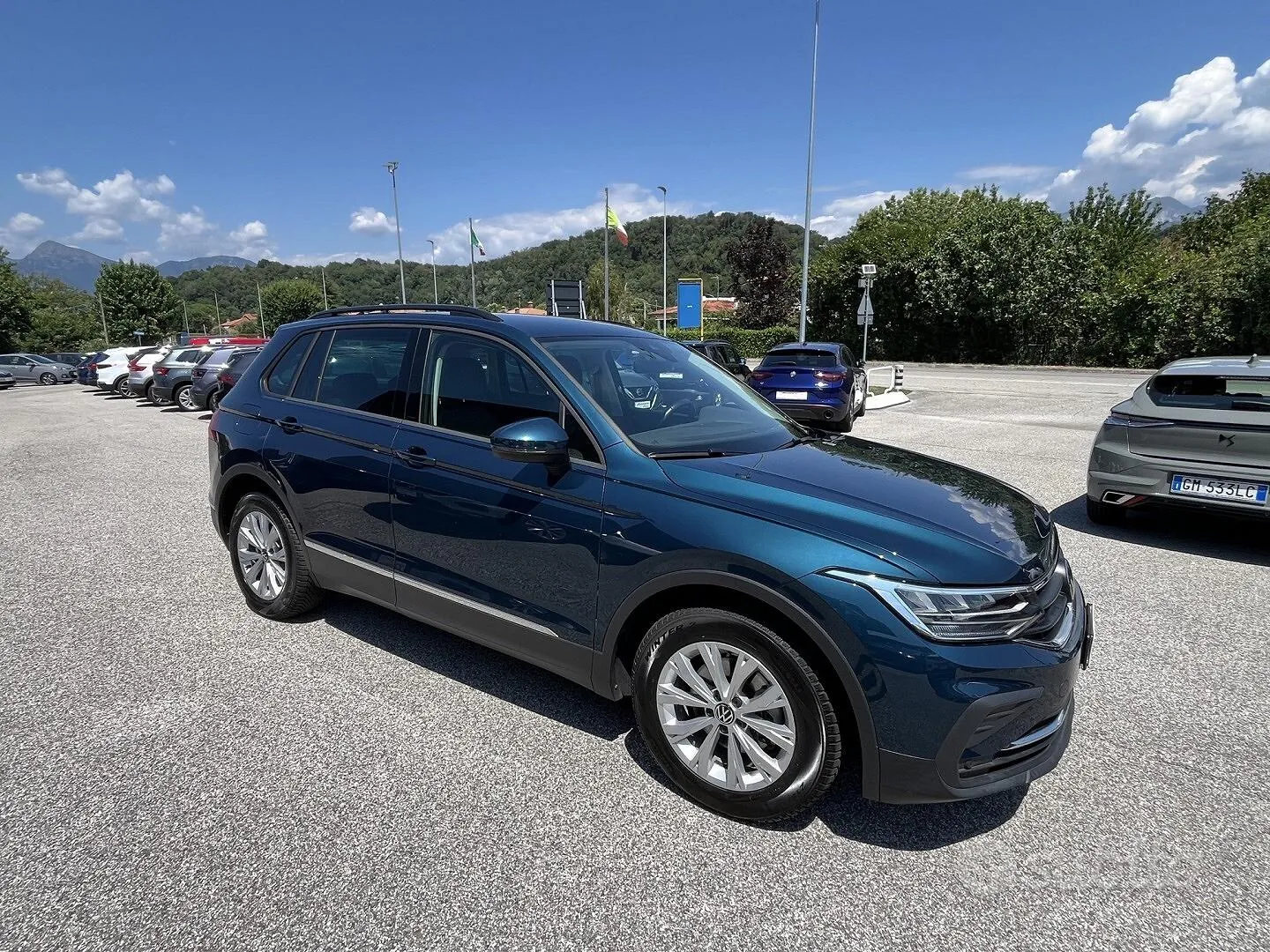 Volkswagen Tiguan 2022 photo 2