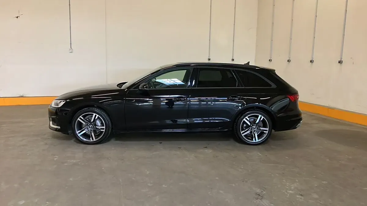 Audi A4 2023 photo 3