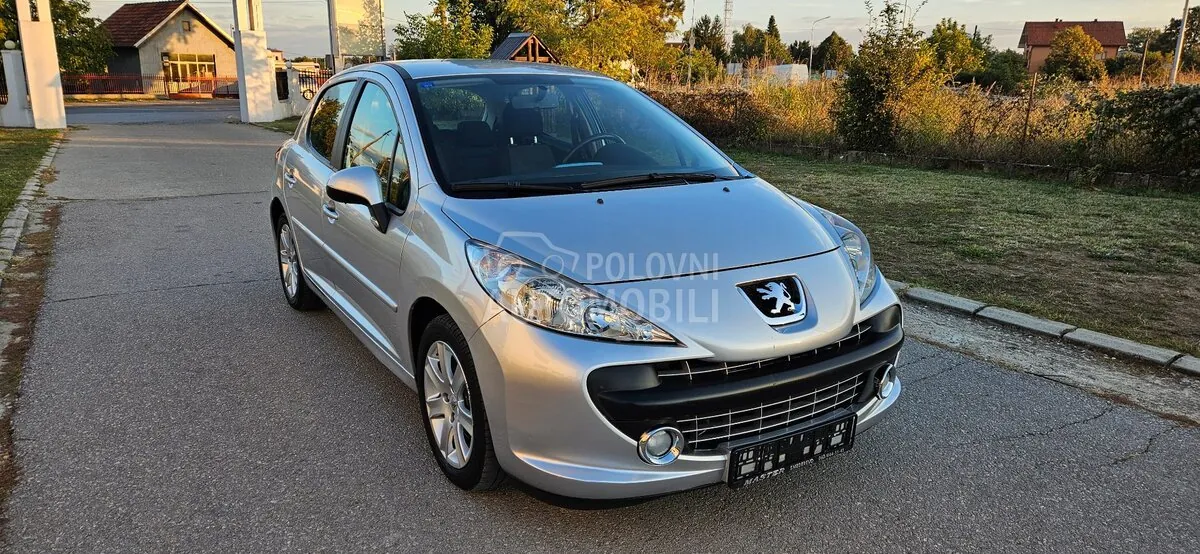 Peugeot 207 2008 photo 5
