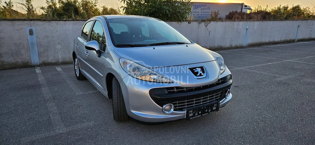 Peugeot 207 2008 photo 2