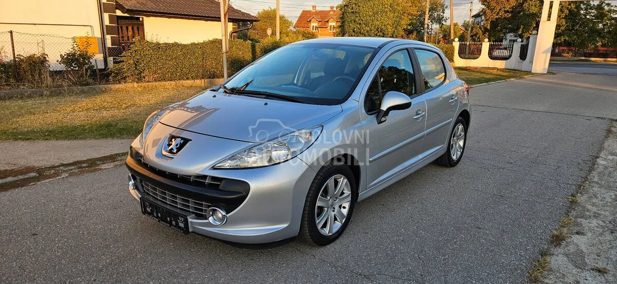 Peugeot 207 2008 photo 3
