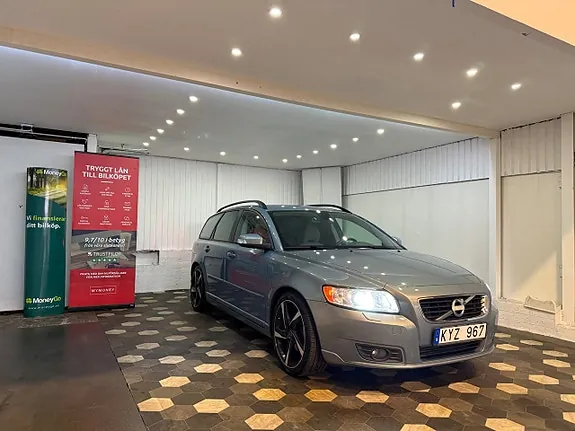 Volvo V50 2011 photo 2