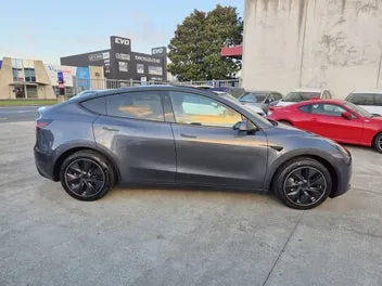 Tesla Model Y 2024 photo 3