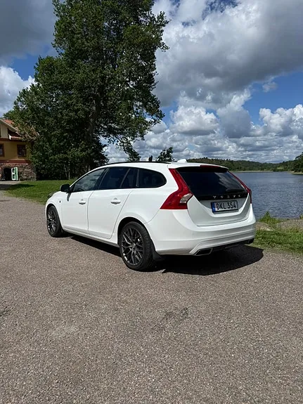 Volvo V60 2015 photo 2