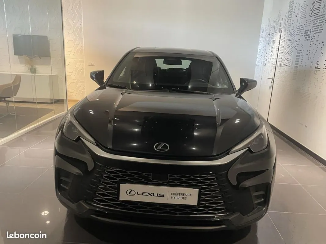 Lexus Lbx 2024 photo 2