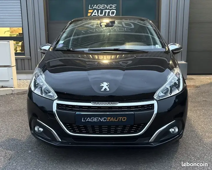 Peugeot 208 2018 photo 3
