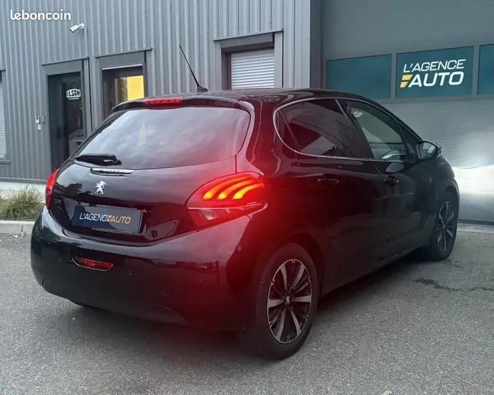 Peugeot 208 2018 photo 5
