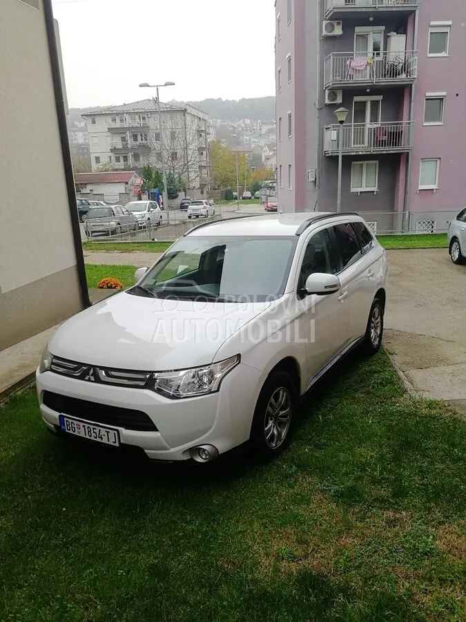 Mitsubishi Outlander 2012 photo 4