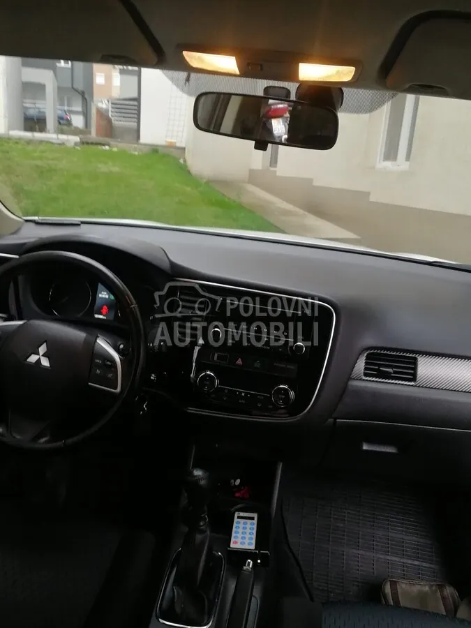 Mitsubishi Outlander 2012 photo 2