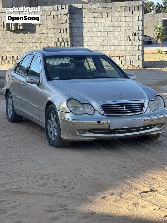 Mercedes-Benz C-Class 2010 photo 2