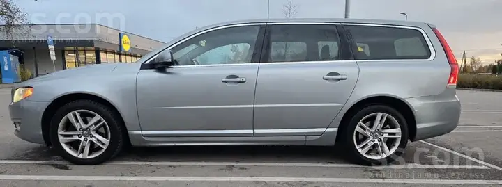 Volvo V70 2013 photo 2