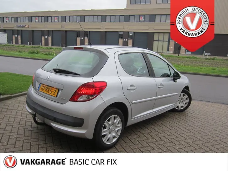Peugeot 207 2011 photo 2