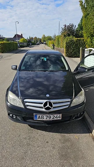 Mercedes-Benz C200 2010 photo 2