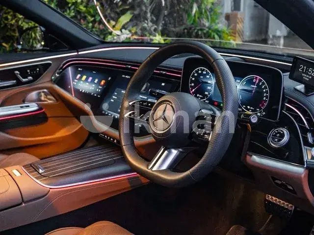 Mercedes-Benz E350 2025 photo 3