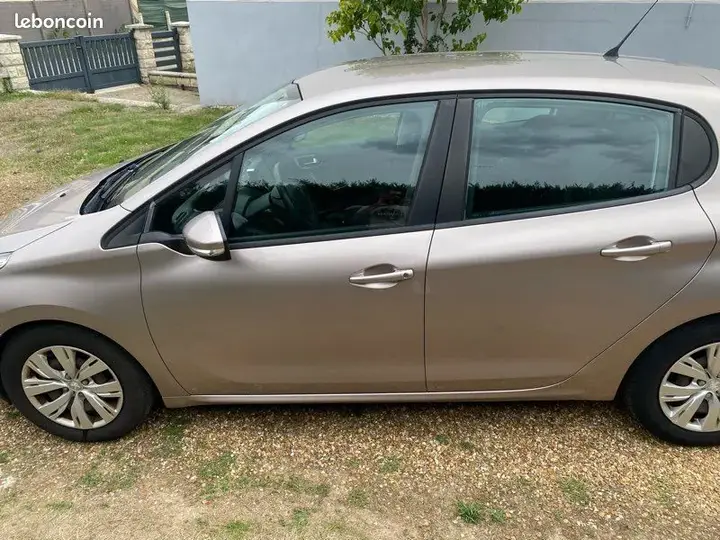 Peugeot 208 2013 photo 4