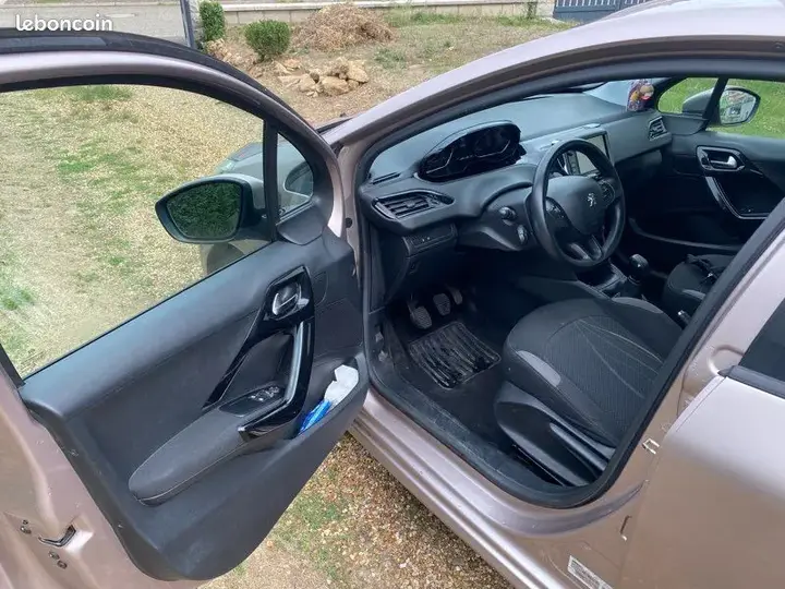 Peugeot 208 2013 photo 5
