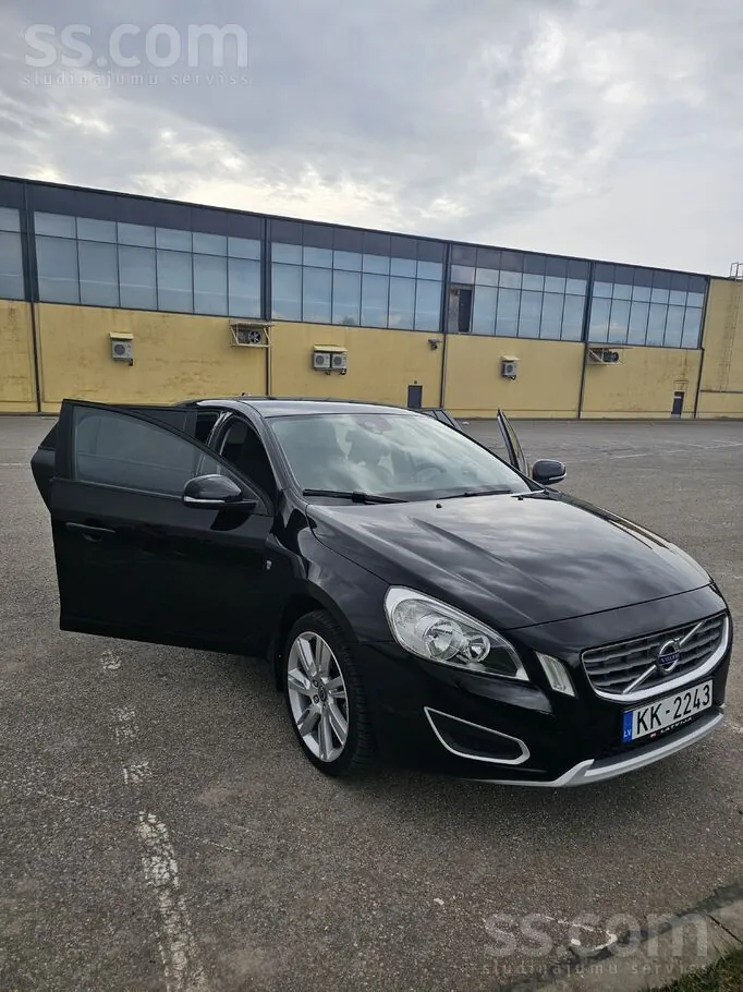 Volvo V60 2012 photo 2